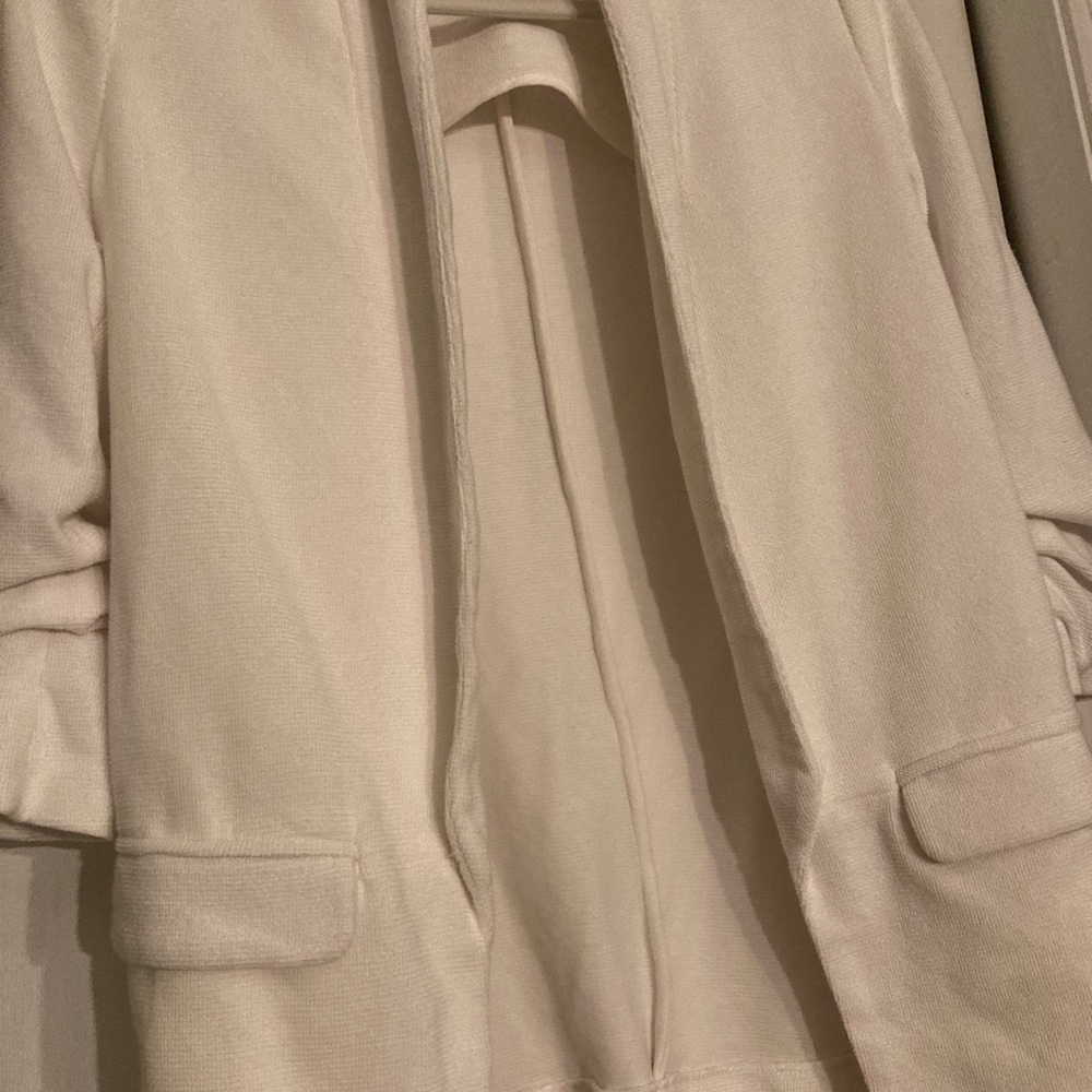 White blazer with shoulder pads and relaxed 3/4 sleeves